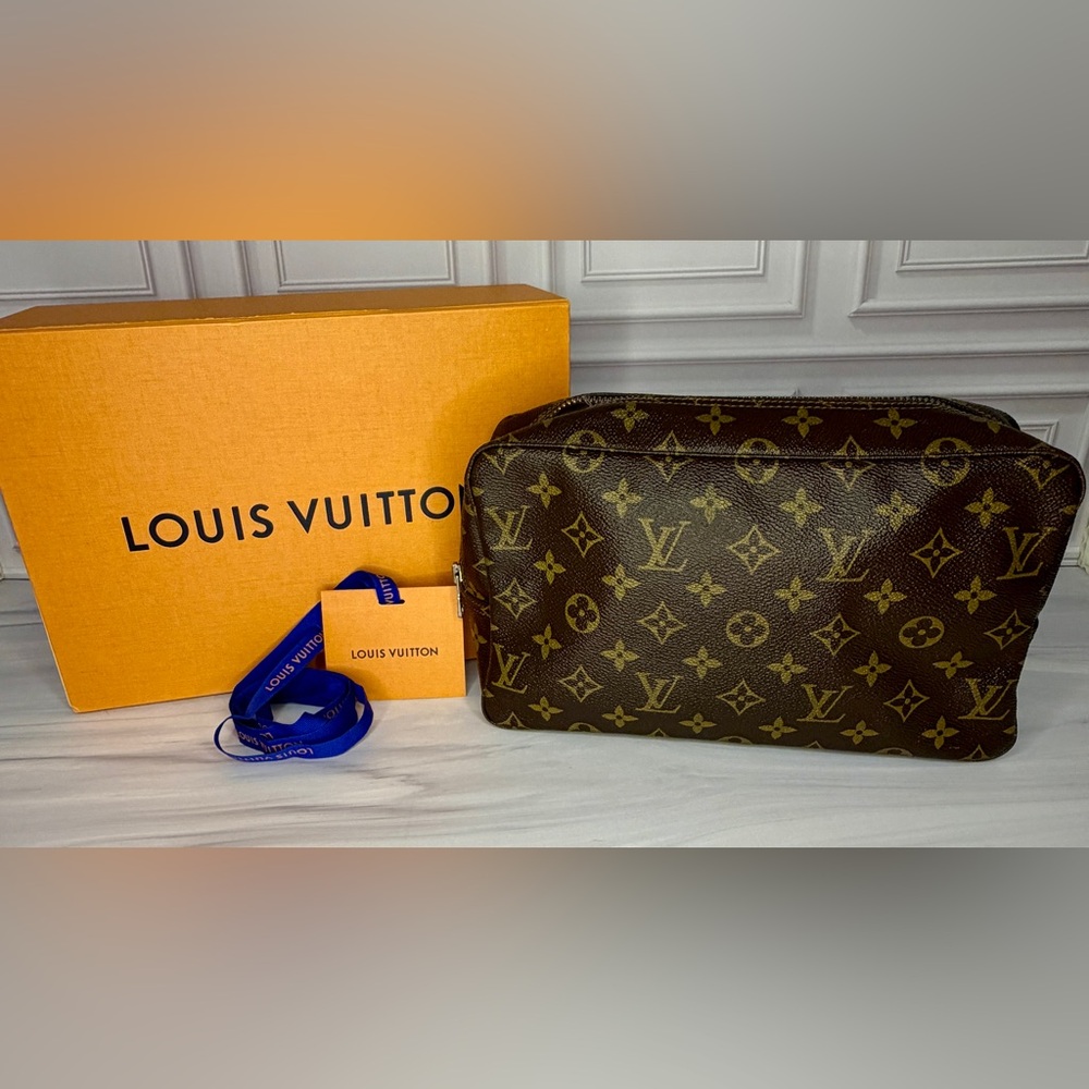 Louis Vuitton Monogram Travel Toiletry Bag | LV Cosmetic Pouch | Full Set - Picture 12 of 13